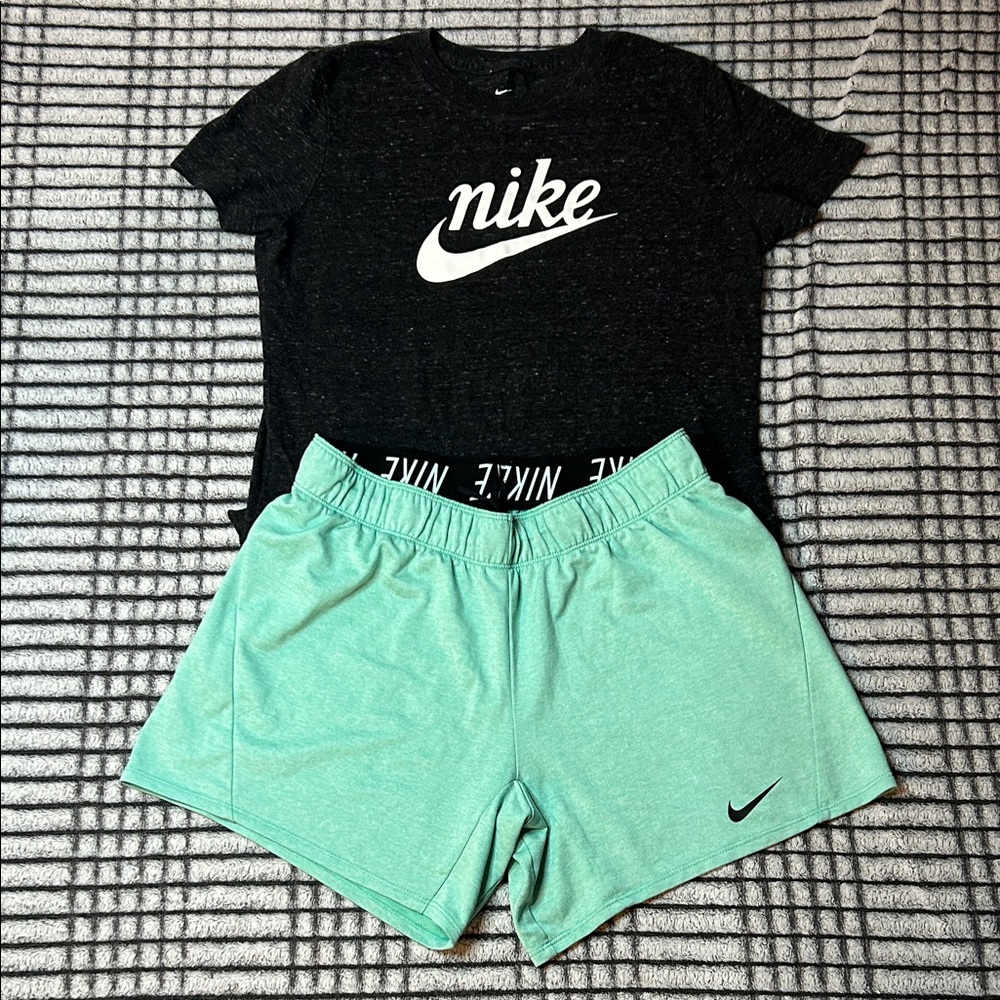 Women’s Nike Short Set (S)